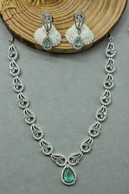 Womens and girls necklace set for weddding