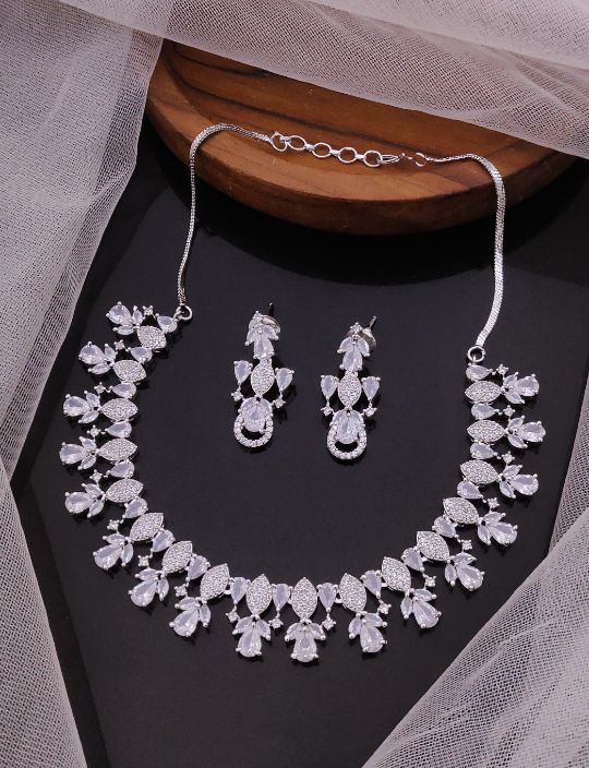 Womens and girls necklace set for weddding