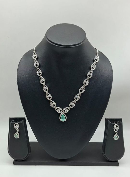 Womens and girls necklace set for weddding
