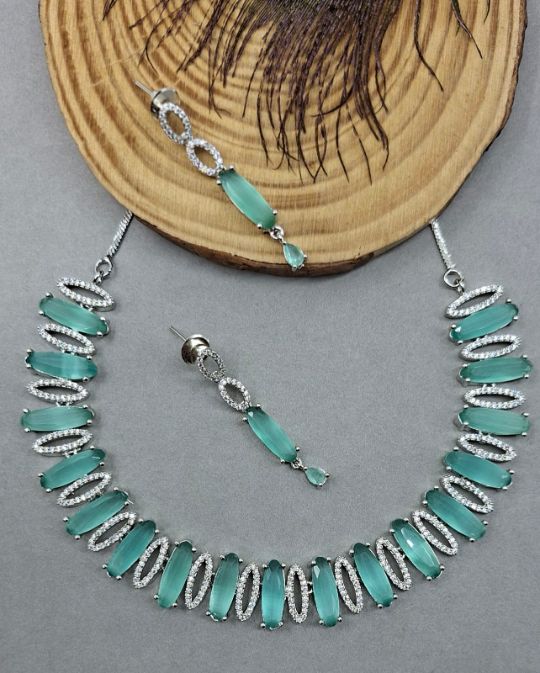 Womens and girls necklace set for weddding